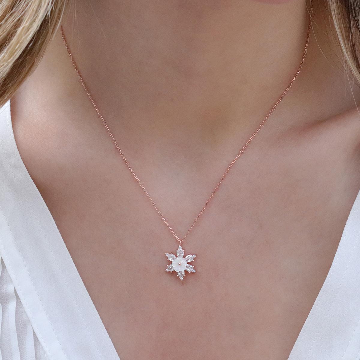 Zirkon Taşlı Çiçek Motifli Rose Gold Kaplama Gümüş Kolye