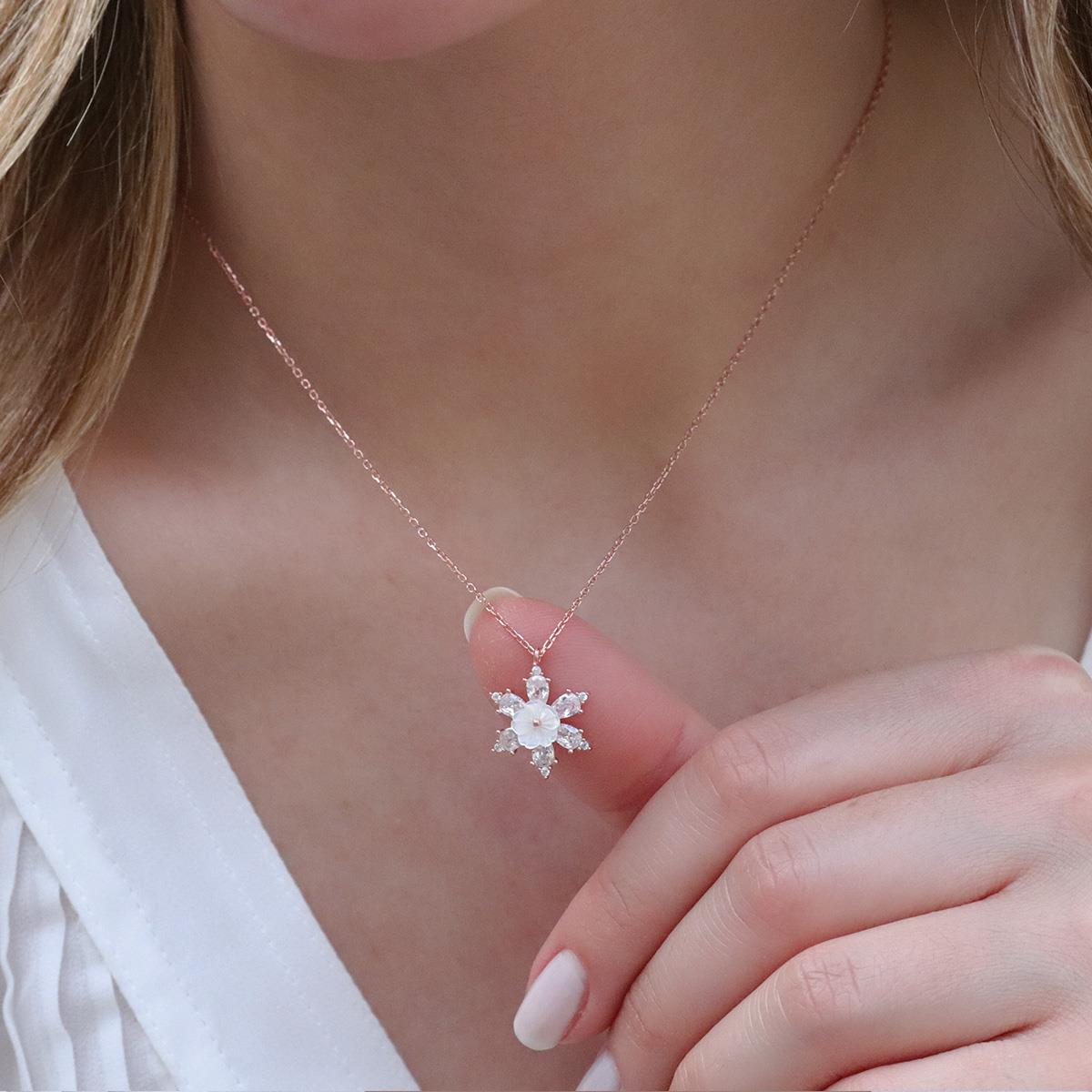 Zirkon Taşlı Çiçek Motifli Rose Gold Kaplama Gümüş Kolye