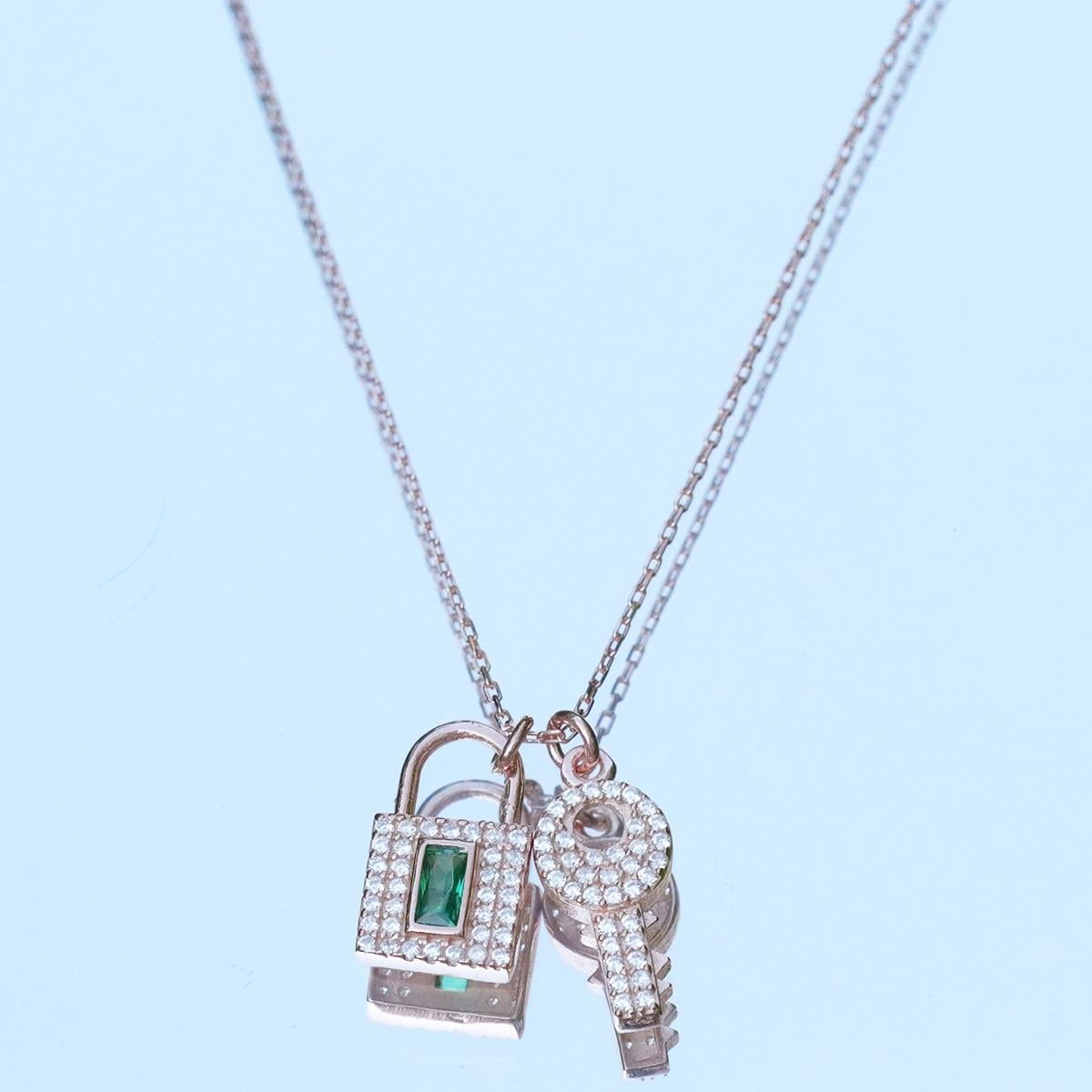 Zirkon Taşlı Kilit ve Anahtar Figürlü Rose Gold Kaplama Gümüş Kolye