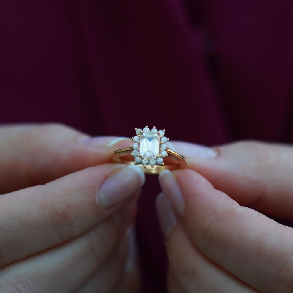 Zümrüt Kesim 1,25 Karat Tek Taş Model Gold Kaplama Sky Diamond Yüzük