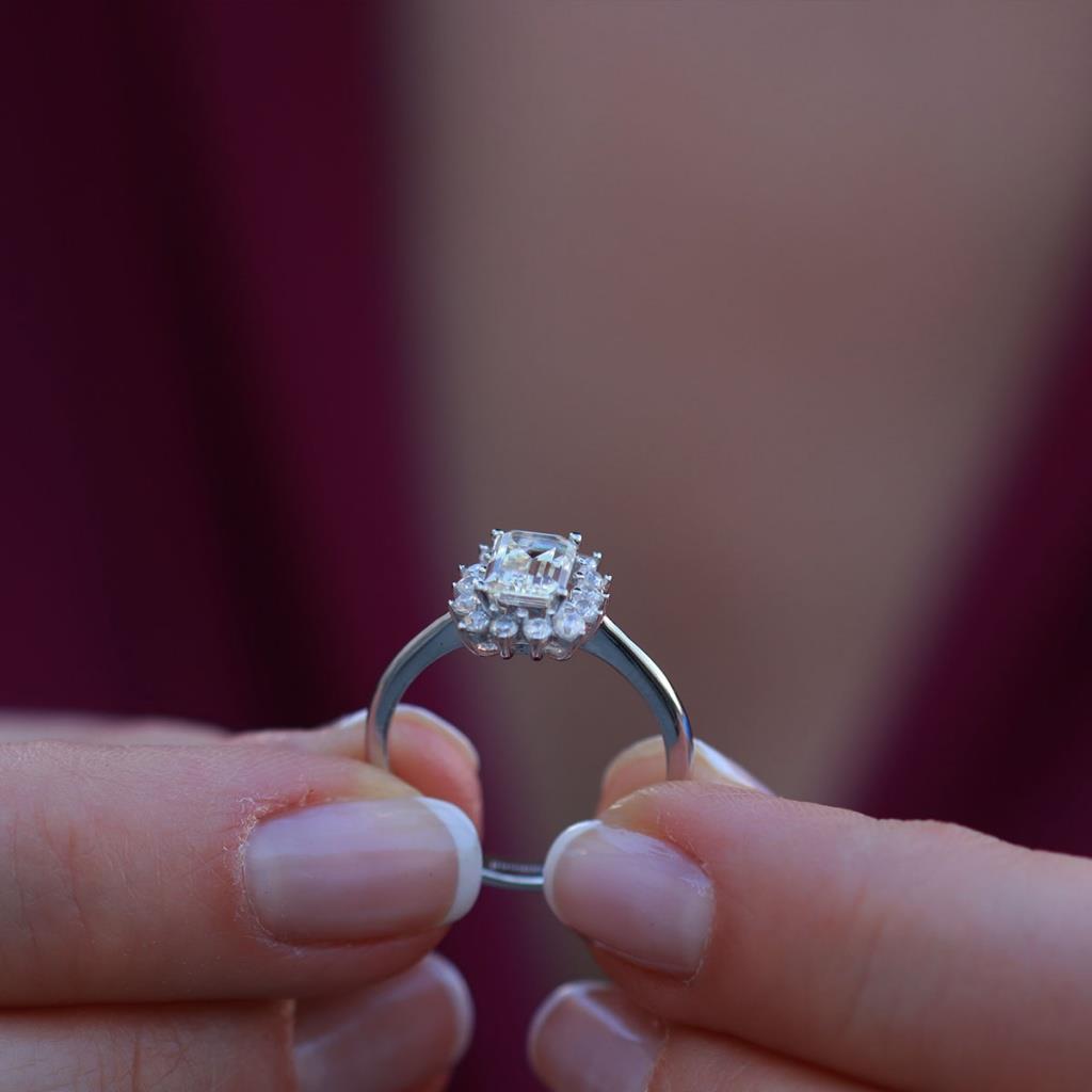 Zümrüt Kesim 1,25 Karat Tek Taş Model Sky Diamond Yüzük