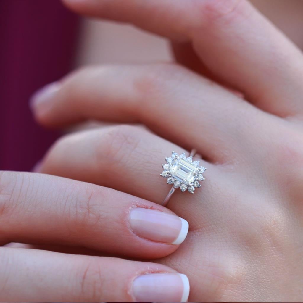 Zümrüt Kesim 1,25 Karat Tek Taş Model Sky Diamond Yüzük