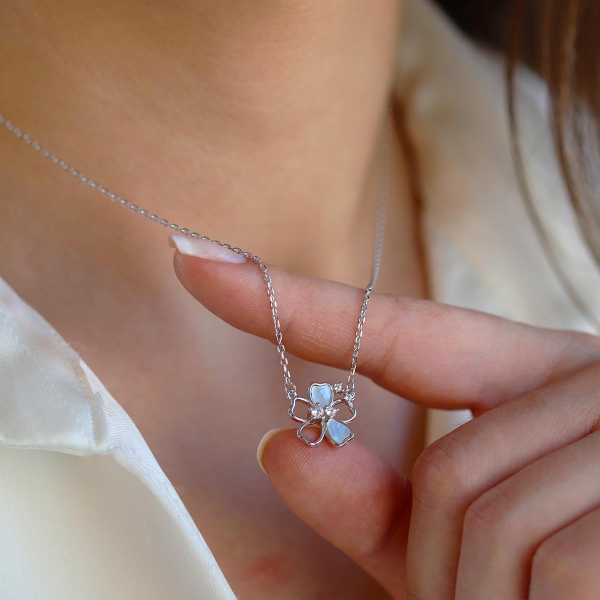 Çiçek Sedefli Gümüş Kolye