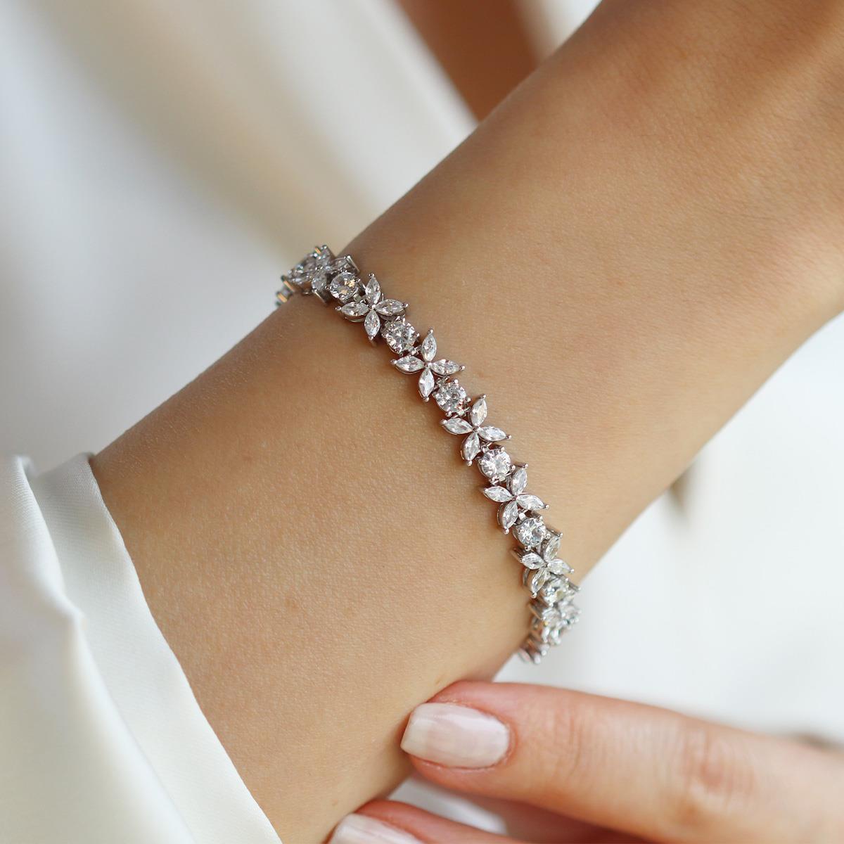 Çiçek Zirkon Taşlı Su Yolu Gümüş Bileklik