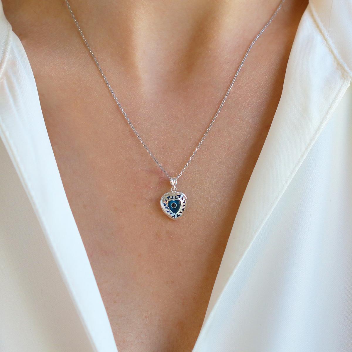 Kalp Desenli Camgöz Gümüş Kolye