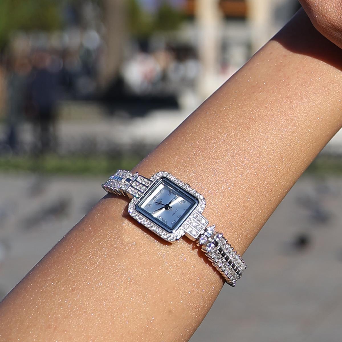 Kare Form Zirkon Taşlı Gümüş Saat