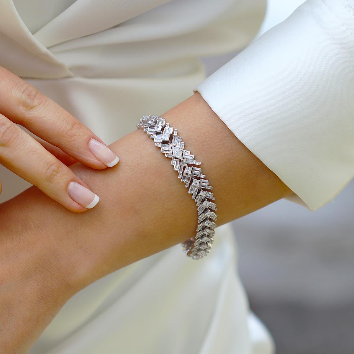 Mekik Işıltı Taşlı Gümüş Bileklik