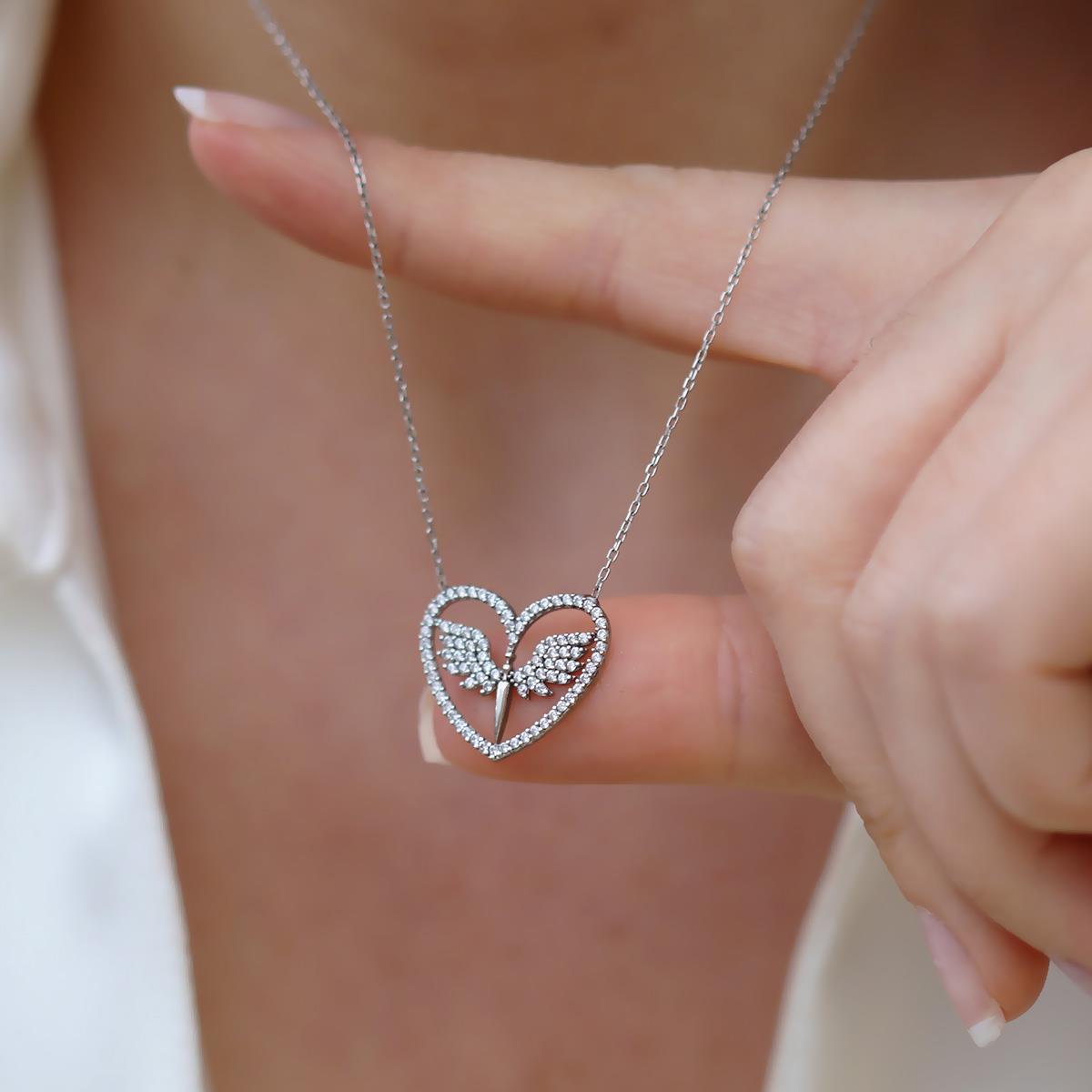 Mikail Meleği Zirkon Taşlı Kalp Gümüş Kolye