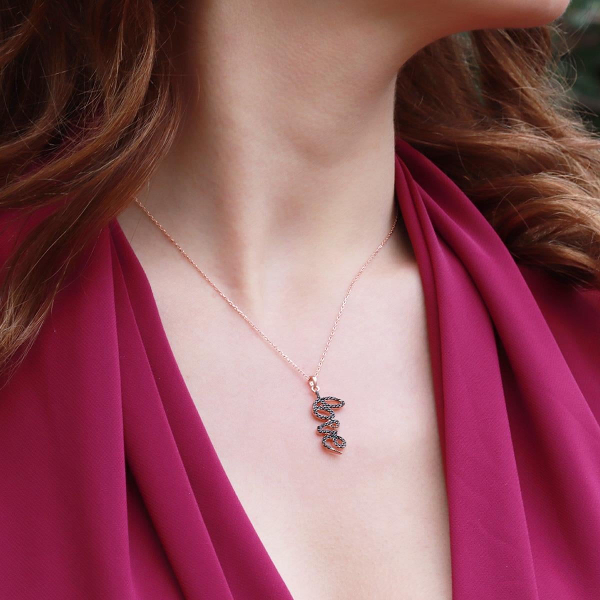 Siyah Zirkon Taşlı Love Yazılı Rose Gold Kaplama Gümüş Kolye