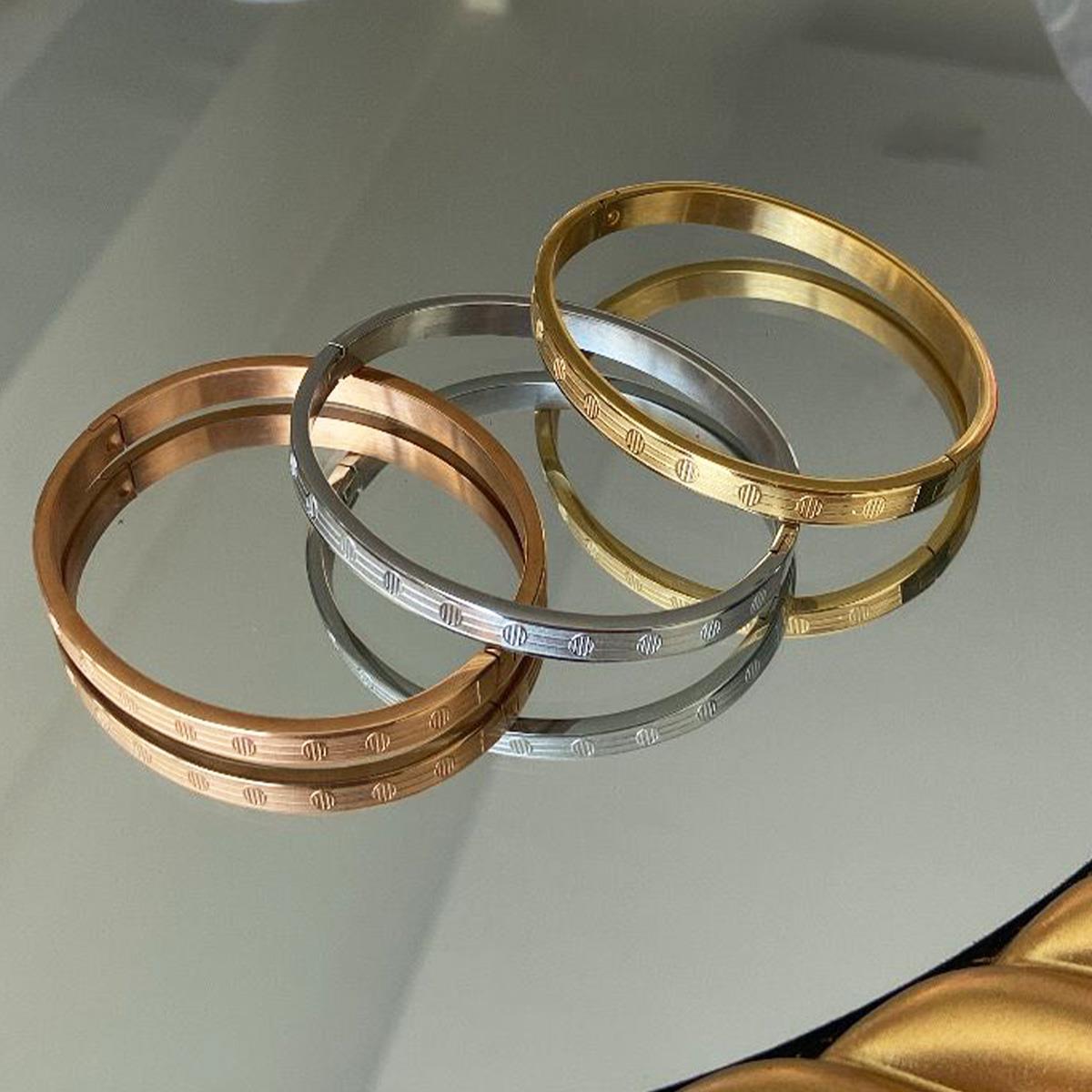 Üçlü Renkli Çelik Kelepçe