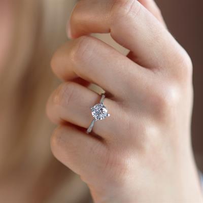 4 Tırnaklı Çapraz Model Tek Taş Starlight Diamond Gümüş Yüzük