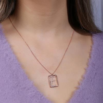 E Harfi Zirkon Taşlı Rose Gold Kaplama Çerçeveli Gümüş Kolye