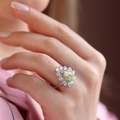 Elmas Modeli Sitrin Taşlı Gümüş Yüzük