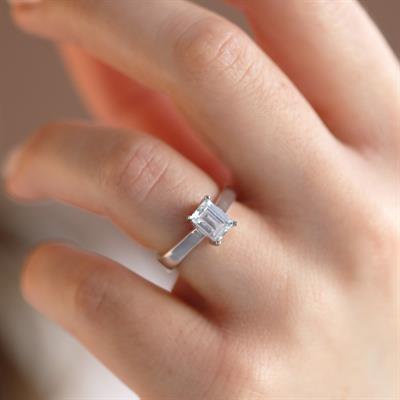 Emerald Kesim Tek Taş Starlight Diamond Gümüş Yüzük