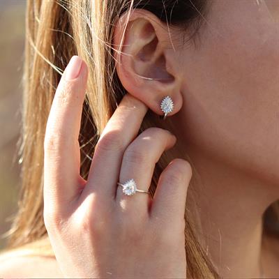 Etrafı Pırıltılı Taşlarla Çevirili Damla Montür Sky Diamond Gümüş Set