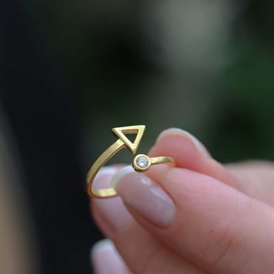 Gold Kaplama Üçgen Zirkon Taşlı Ayarlanabilir Gümüş Yüzük