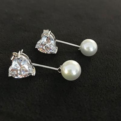 Kalp İnci Detaylı Sallantı Zarif Gümüş Küpe