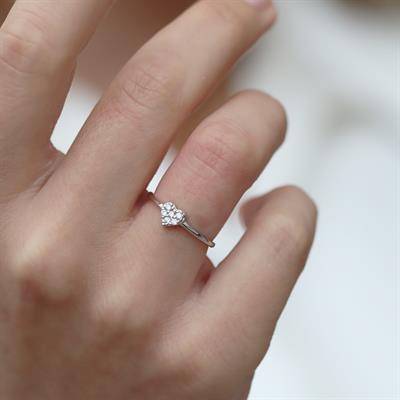 Kalp Zirkon Taşlı Minimal Gümüş Yüzük