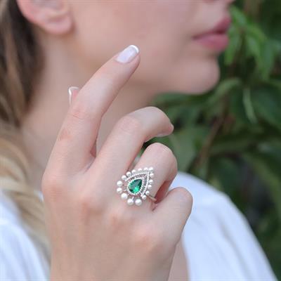 Kök Zümrüt Taşlı Damla Modeli İnci Gümüş Yüzük