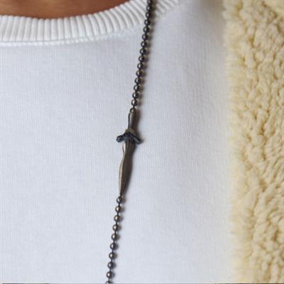 Mühür Ve Kılıç Figürlü Siyah Zirkon Taşlı Erkek Gümüş Kolye