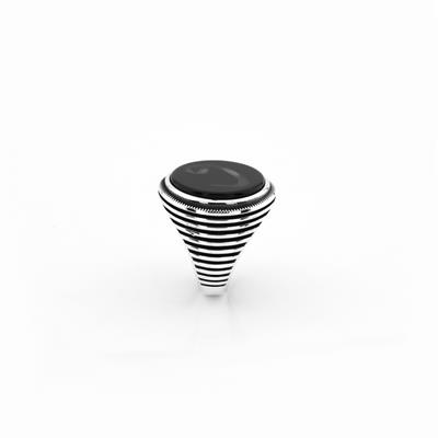 Onix Taş Üzerine Vav İşlemeli Gümüş Erkek Yüzük