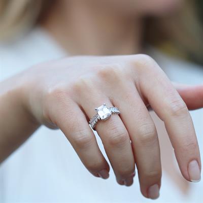 Ortası Baget Taşlı Mini Mekik Modeli Starlight Diamond Gümüş Yüzük