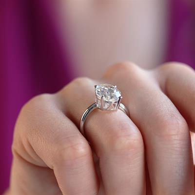 Oval Kesim Tek Taş Modeli  4,5ct 925 Ayar Gümüş Sky Diamond Set
