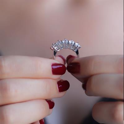 Prenses Model 4 Tırnaklı 5 Taş Starlight Diamond Gümüş Yüzük