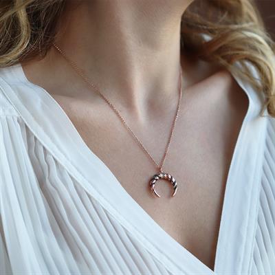 Renkli Zirkon Taşlı Hilal Modeli Rose Gold Kaplama Gümüş Kolye