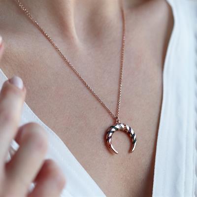 Renkli Zirkon Taşlı Hilal Modeli Rose Gold Kaplama Gümüş Kolye