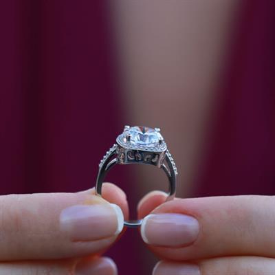 Round Kesim 3 Karat Tek Taş Model Starlight Diamond Yüzük