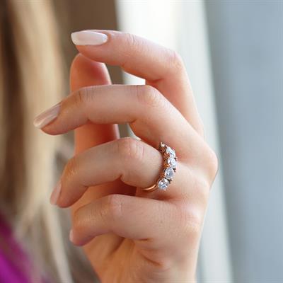 Round Kesim Beştaş Modeli Rose Gold Kaplama Sky Diamond Yüzük