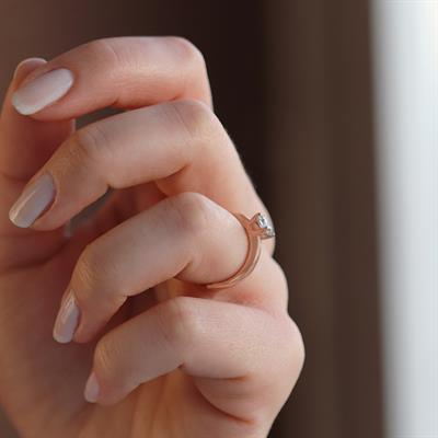 Round Kesim V Montür Rose Gold Sky Diamond Yüzük