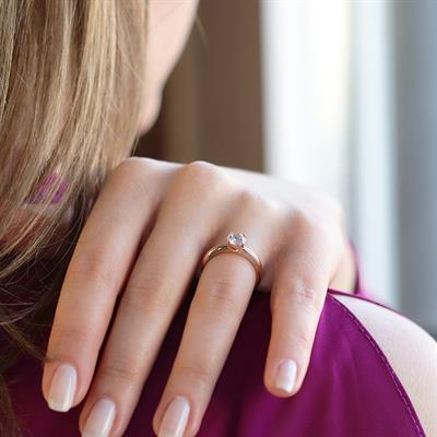 Round Kesim V Montür Rose Gold Sky Diamond Yüzük