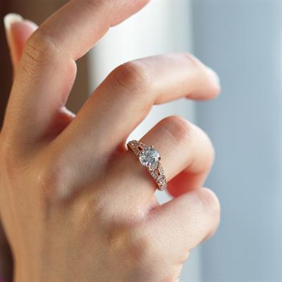 Round Kesim tasarım Rose Gold Kaplama Sky Diamond Yüzük