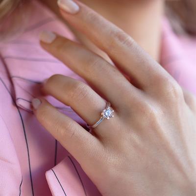 Starlight Diamond 6 Tırnaklı Tek Taş Gümüş Yüzük