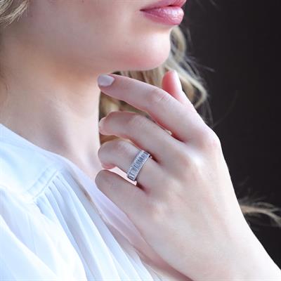 Starlight Diamond Baget Taşlı Yarımtur Gümüş Yüzük