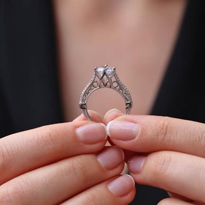 Starlight Diamond Gümüş İşlemeli Yuvarlak Kesim Tek Taş Gümüş Yüzük
