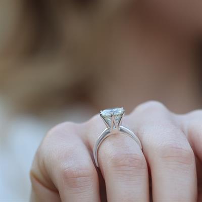 Tek Taş Modeli Sarı Tonlu Starlight Diamond Gümüş Yüzük