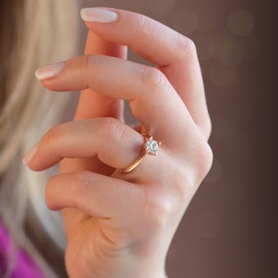 Tek Taş Round Kesim Rose Gold Kaplama Sky Diamond Yüzük