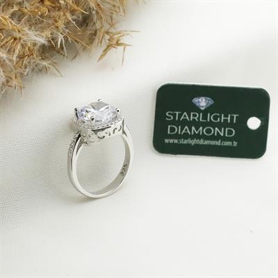 Yanları Pırıltılı Taşlarla Süslenmiş 3.00 ct Starlight Diamond Tektaş
