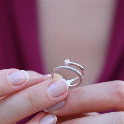 YarımTur Ve Tek Taş Bölünmüş Sky Diamond Yüzük