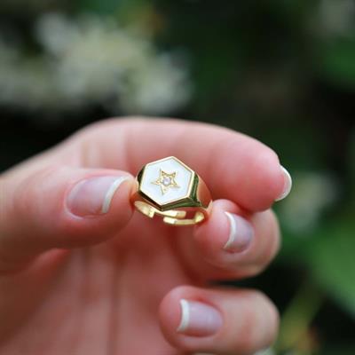 Yıldız Modeli Beyaz Mine İşli Gold Kaplama Ayarlanabilir Gümüş Yüzük