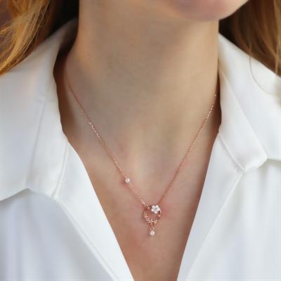 Zambak Çiçeği İnci Detaylı Rose Gold Kaplama Gümüş Kolye