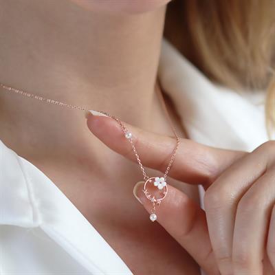 Zambak Çiçeği İnci Detaylı Rose Gold Kaplama Gümüş Kolye