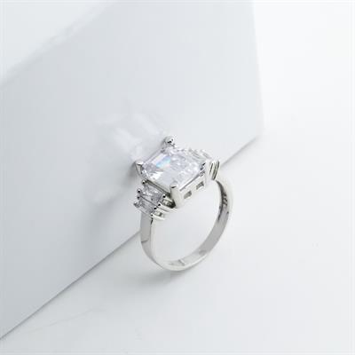 Zirkon Taşlı Gümüş Yüzük