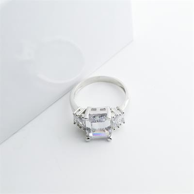 Zirkon Taşlı Gümüş Yüzük