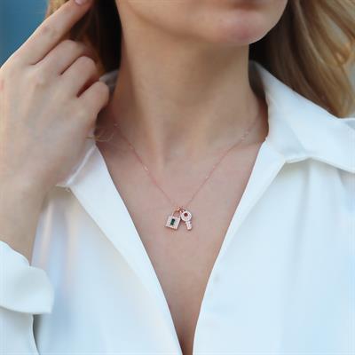 Zirkon Taşlı Kilit ve Anahtar Figürlü Rose Gold Kaplama Gümüş Kolye