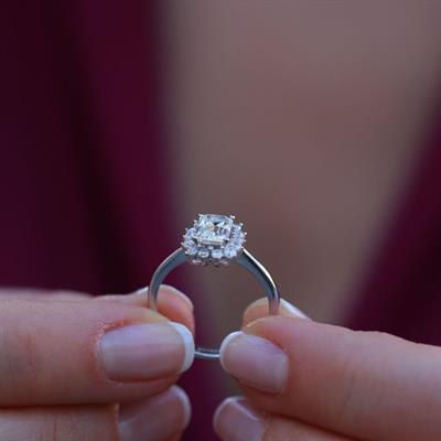 Zümrüt Kesim 1,25 Karat Tek Taş Model Sky Diamond Yüzük