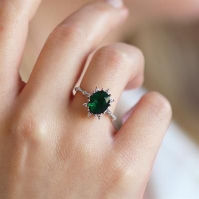 Zümrüt Taşlı Elips Lotus Çiçeği Gümüş Yüzük